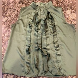 ✅Beautiful size 12 Jones New York olive sleeveless blouse ruffled front detail